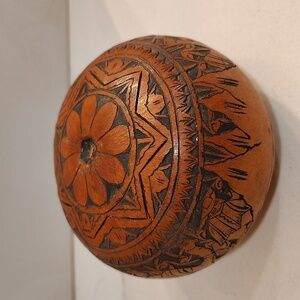 Carved gourd round box with star lid Leoncio Veli in Peru camel mountain